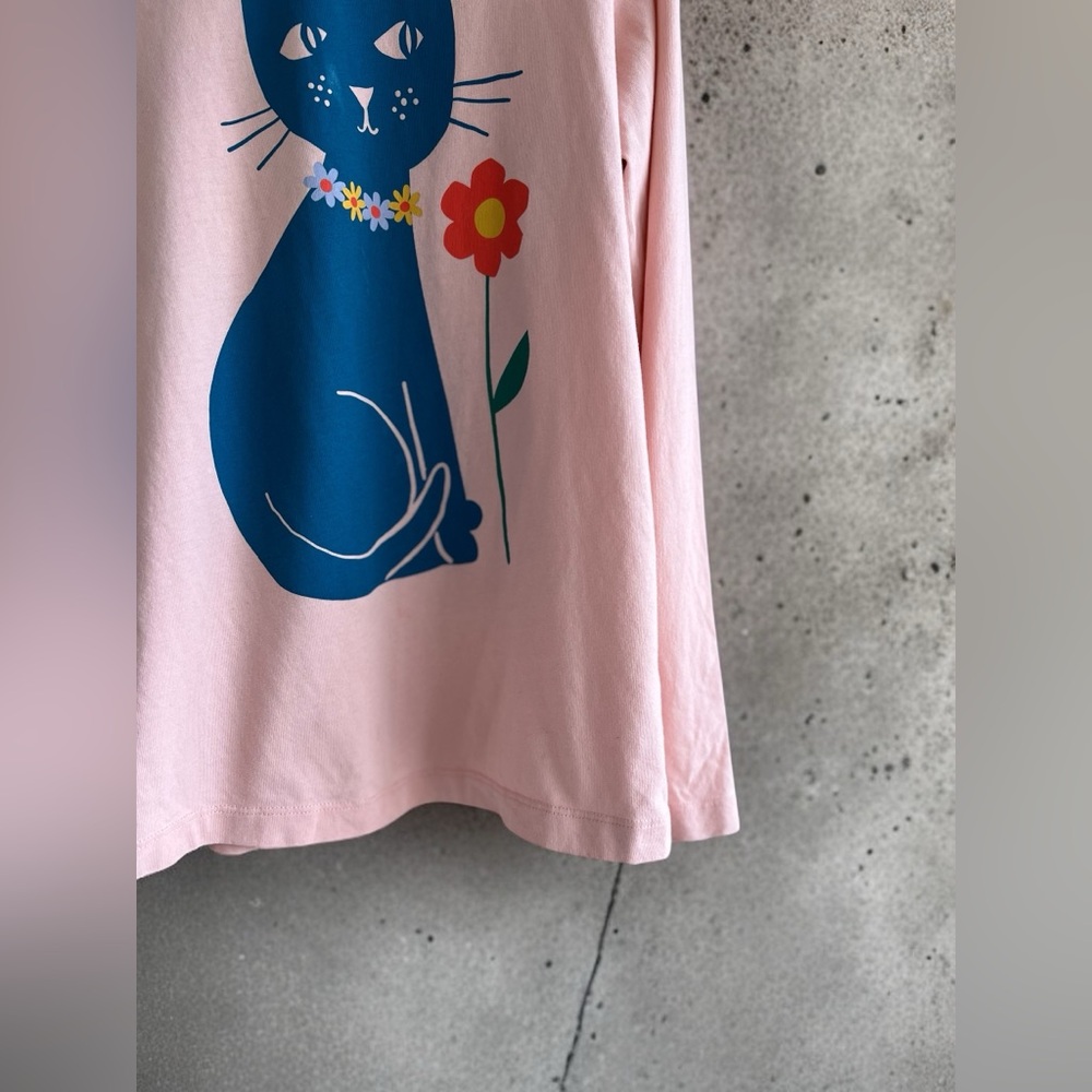 Hanna Andersson long-sleeve graphic tee shirt with a blue cat and flower graphic - Picture 5 of 9